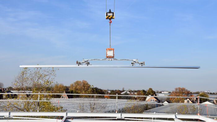 CladBoy vacuümheffer voor stalen dakplaten plaatsing
